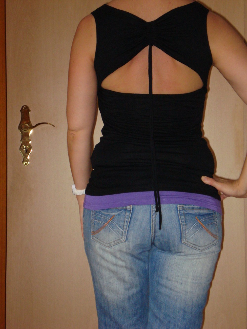 schwarzes ärmelloses Shirt