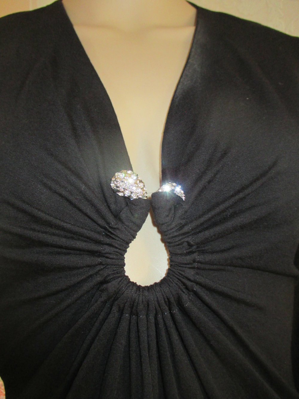 NEU mit ETIKETT * Ausgeh * Cocktail * Anlass * Swarovski * Strass Kristalle * Brosche * Cut Out * Midi * Kleid 