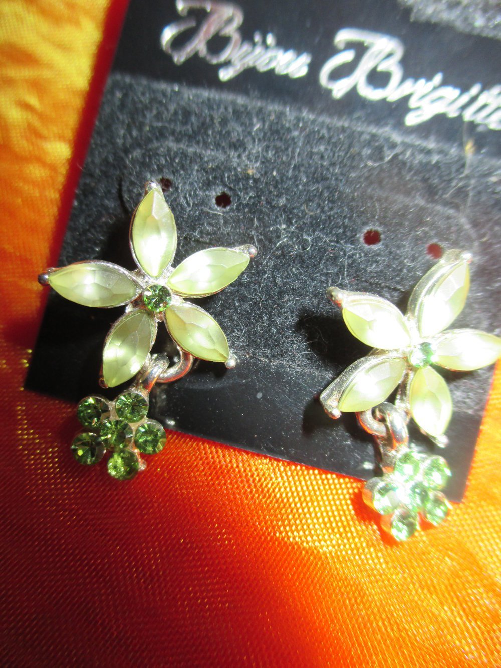 NEU mit ETIKETT Blumen Blüten Flower- Power Glitzer Swarovski Strass Kristalle Steine Ohrringe Ohrhänger 