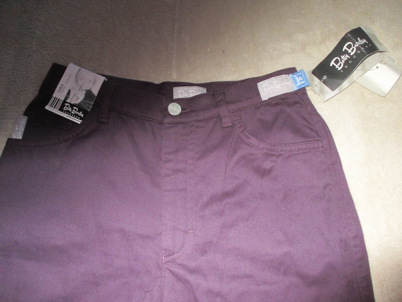 NEU mit allen ETIKETTEN * Röhren * Strech- Hose 
