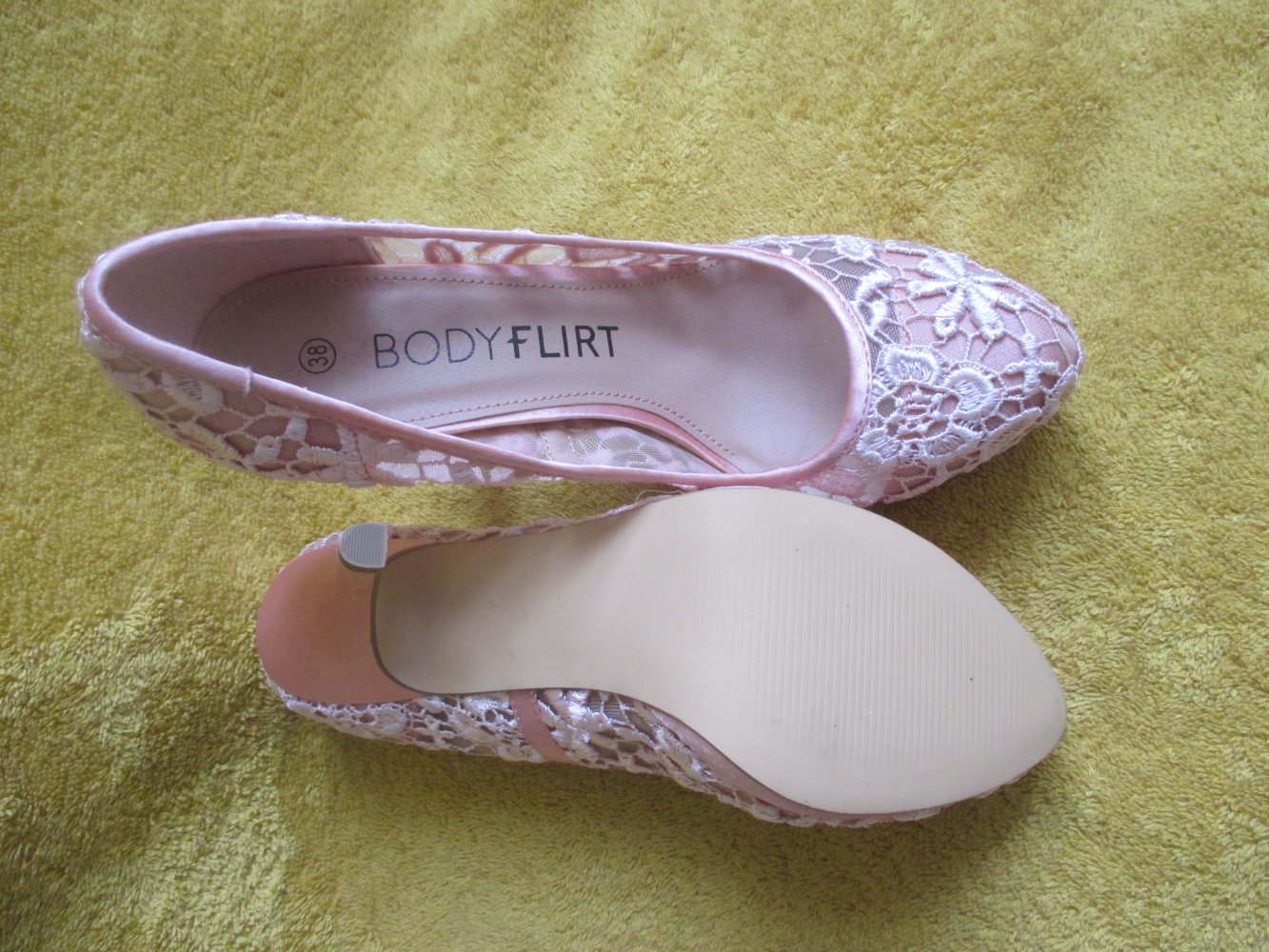 NEU und ungetragen * Blumen * Blüten * Flower * Lace- Spitze * High- Heels * Plateau * Pumps * Schuhe 