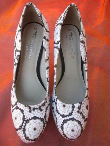 NEU und ungetragen * Retro * Hippie * Blumen * Blüten * Grafik * High- Heels * Plateau * Pumps * Schuhe 