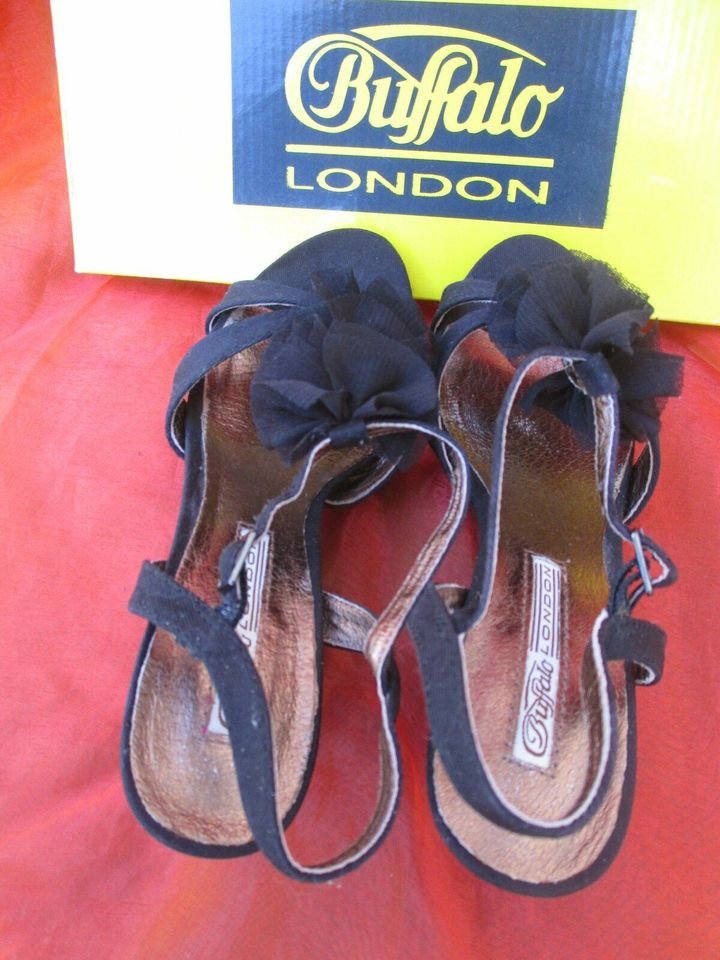 NEU * 3D Blumen * Blüten * Flower- Power * Hippie- Style * Canvas * Stoff * Keilabsatz * Wedges * T-Steg * Sandalen * Sandaletten * Schuhe 