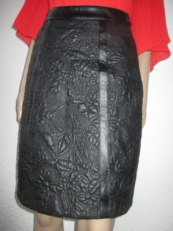 NEU mit ETIKETT * Blumen * Blüten * Flower * Prägung * Steppung * Leder- Imitat * Vegan * A-Linie * Midi * High Waist * Rock 