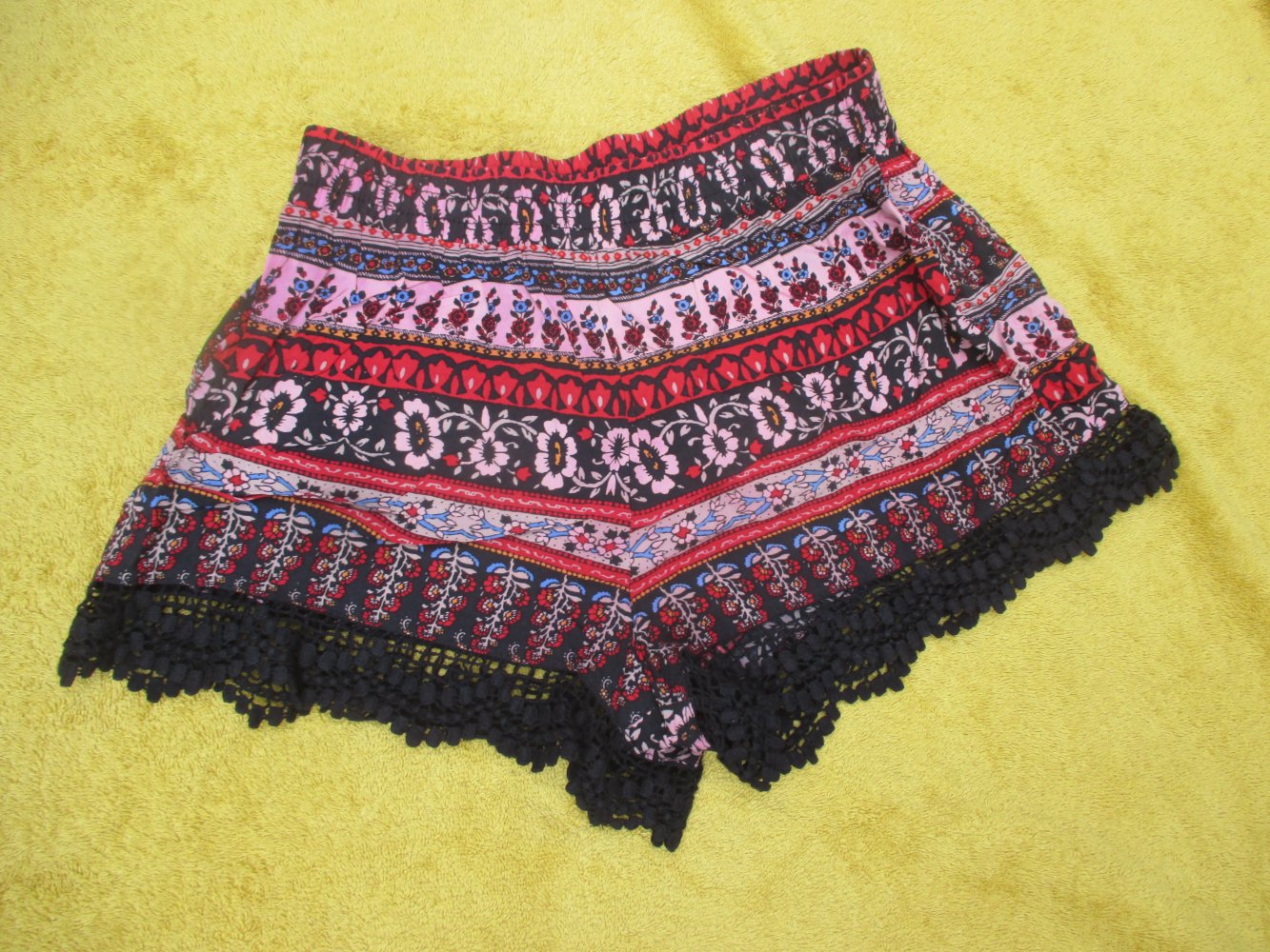 NEU * Häckel- Spitze * Boho * Gummizug * Reinschlüpf * High- Waist * Hotpants * Bermuda- Short * Hose 