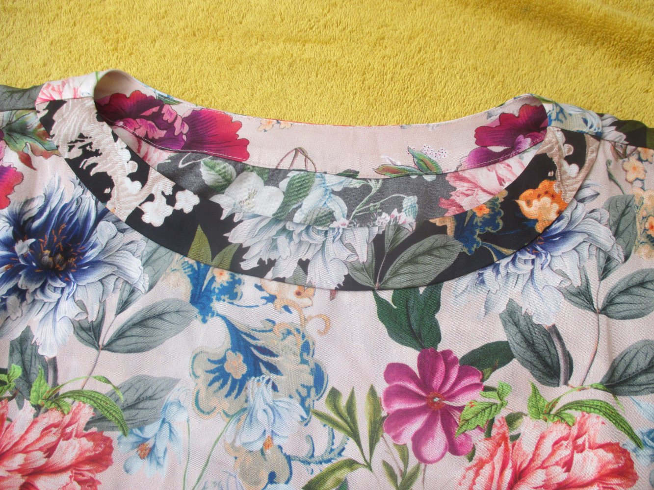 NEU * Blumen * Blüten * Romantik * Flower * Seiden- Satin * Reinschlupf * Wende * Tunika * Bluse 