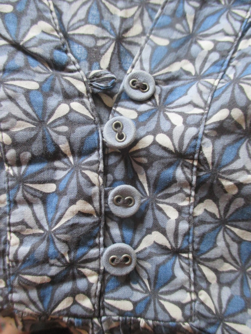 NEU mit ETIKETT * Edel * Flower- Power * Blumen * Blümchen * Puffärmel * Kurzarm * Bluse 