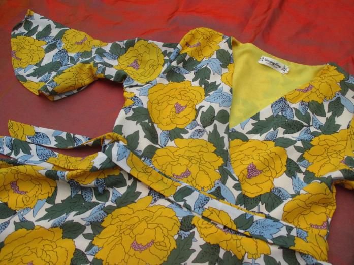 NEU * Romantik * Blumen * Blüten * Flower- Power * Hippie * Flamenco * Festival * Gipsy * Seiden- Chiffon * Wickeloptik * Tellerrock * Mini-  Kleid 