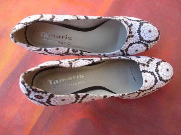 NEU und ungetragen * Retro * Hippie * Blumen * Blüten * Grafik * High- Heels * Plateau * Pumps * Schuhe 