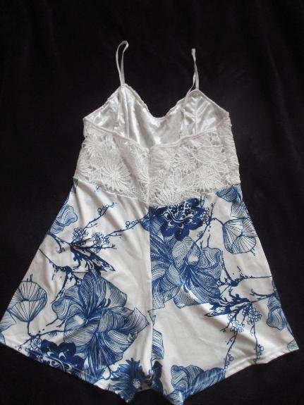  NEU * Ausgefallen * edel * Blumen * Blüten * Häckel * Lace Spitze * DESIGNER * Träger * Strech * Jumpsuit * Einteiler * Overall * Gr. 36- 38/ royal * königs * mittel-blau * weiß *