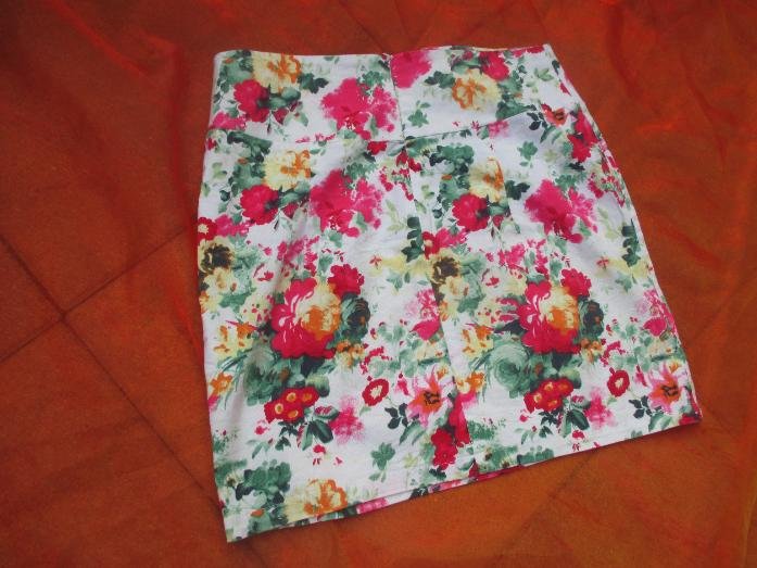  NEU * Edel * Romantik * Rosen * Blüten * Flower- Power * Mini- Rock 