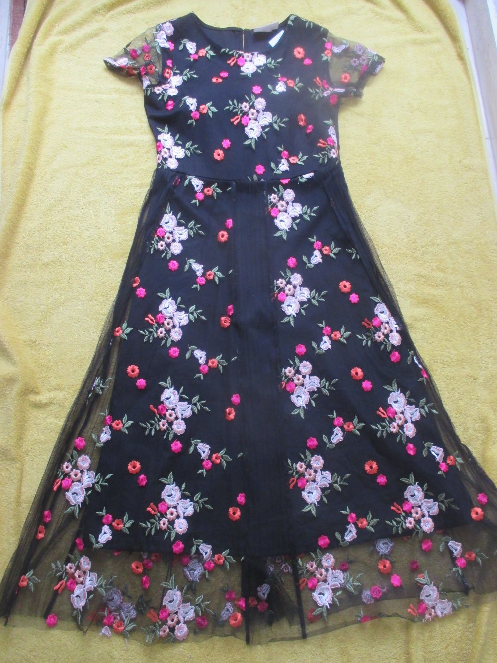  NEU mit Etikett * Blumen * Blüten * Flower * Stickerei * Mesh * Tüll * Kleid 