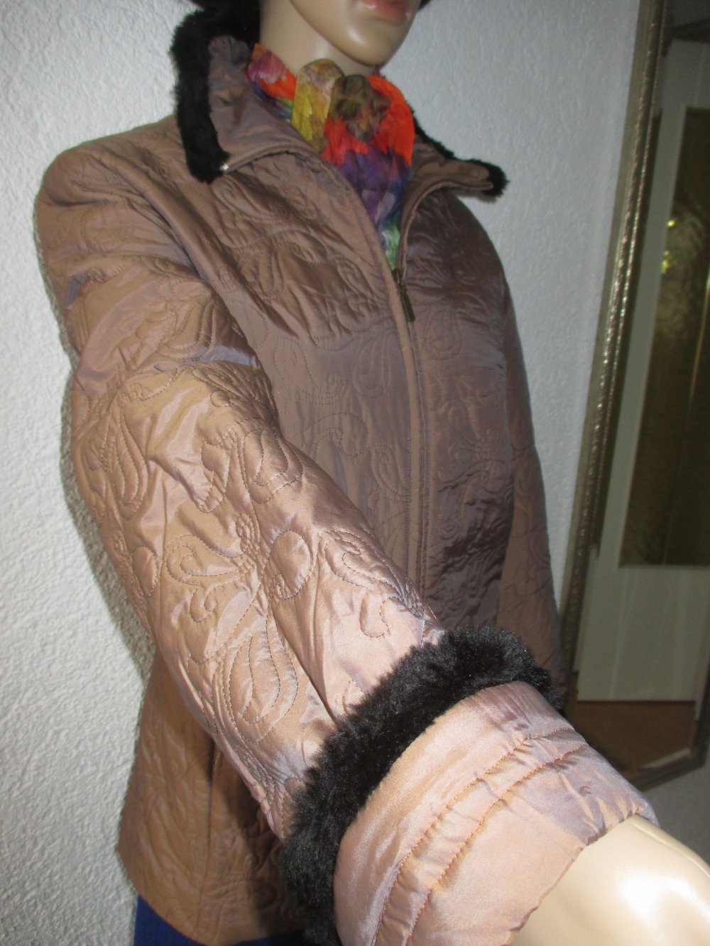 NEU * Edel * klassisch * DESIGNER * Barock * Rokkoko * Stickerei * Stepp- Jacke mit Fake Fur * Webpelz * Gr. 38- 40/ S- M * schoko- braun * schwarz *