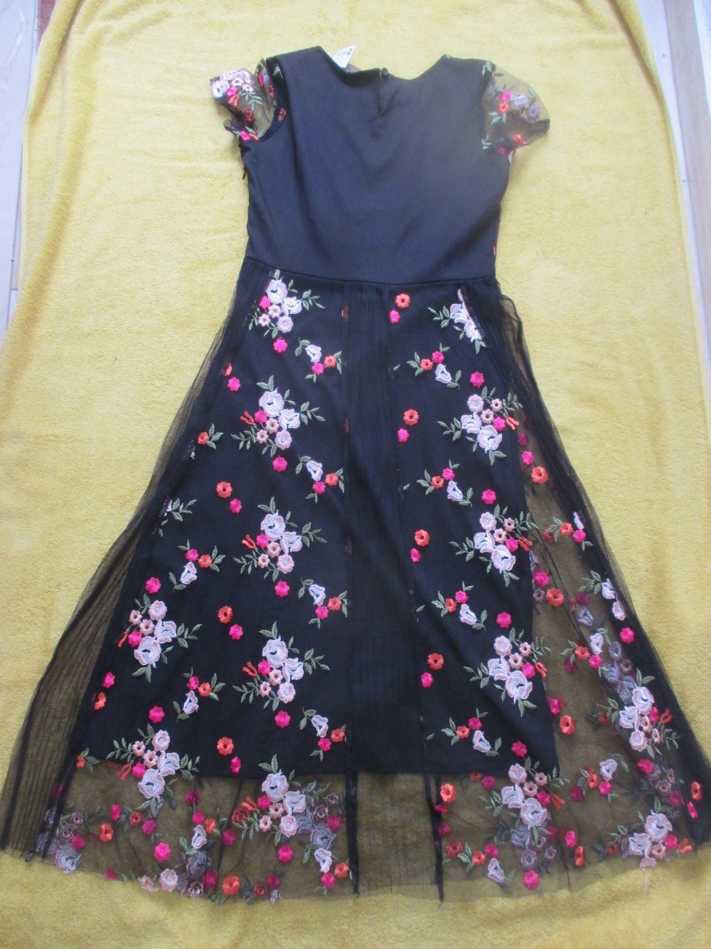  NEU mit Etikett * Blumen * Blüten * Flower * Stickerei * Mesh * Tüll * Kleid 
