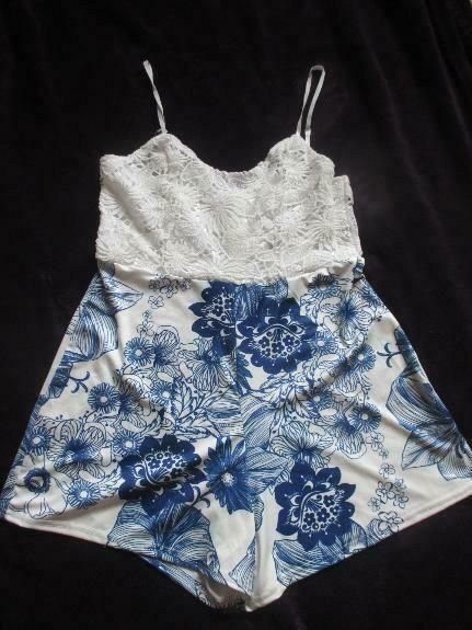  NEU * Ausgefallen * edel * Blumen * Blüten * Häckel * Lace Spitze * DESIGNER * Träger * Strech * Jumpsuit * Einteiler * Overall * Gr. 36- 38/ royal * königs * mittel-blau * weiß *