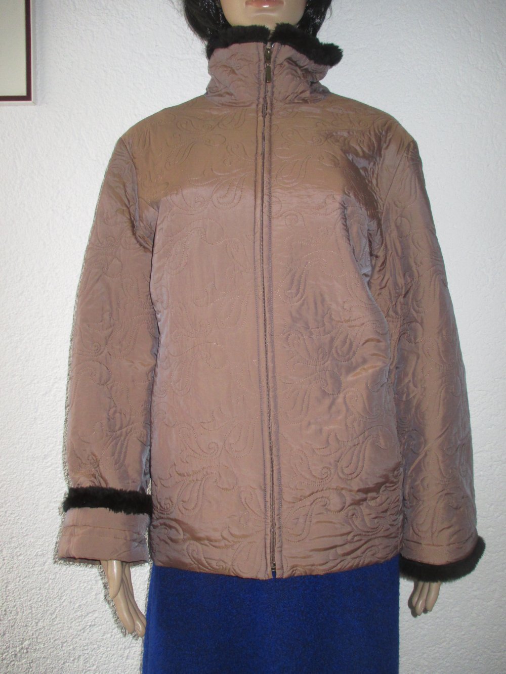 NEU * Edel * klassisch * DESIGNER * Barock * Rokkoko * Stickerei * Stepp- Jacke mit Fake Fur * Webpelz * Gr. 38- 40/ S- M * schoko- braun * schwarz *