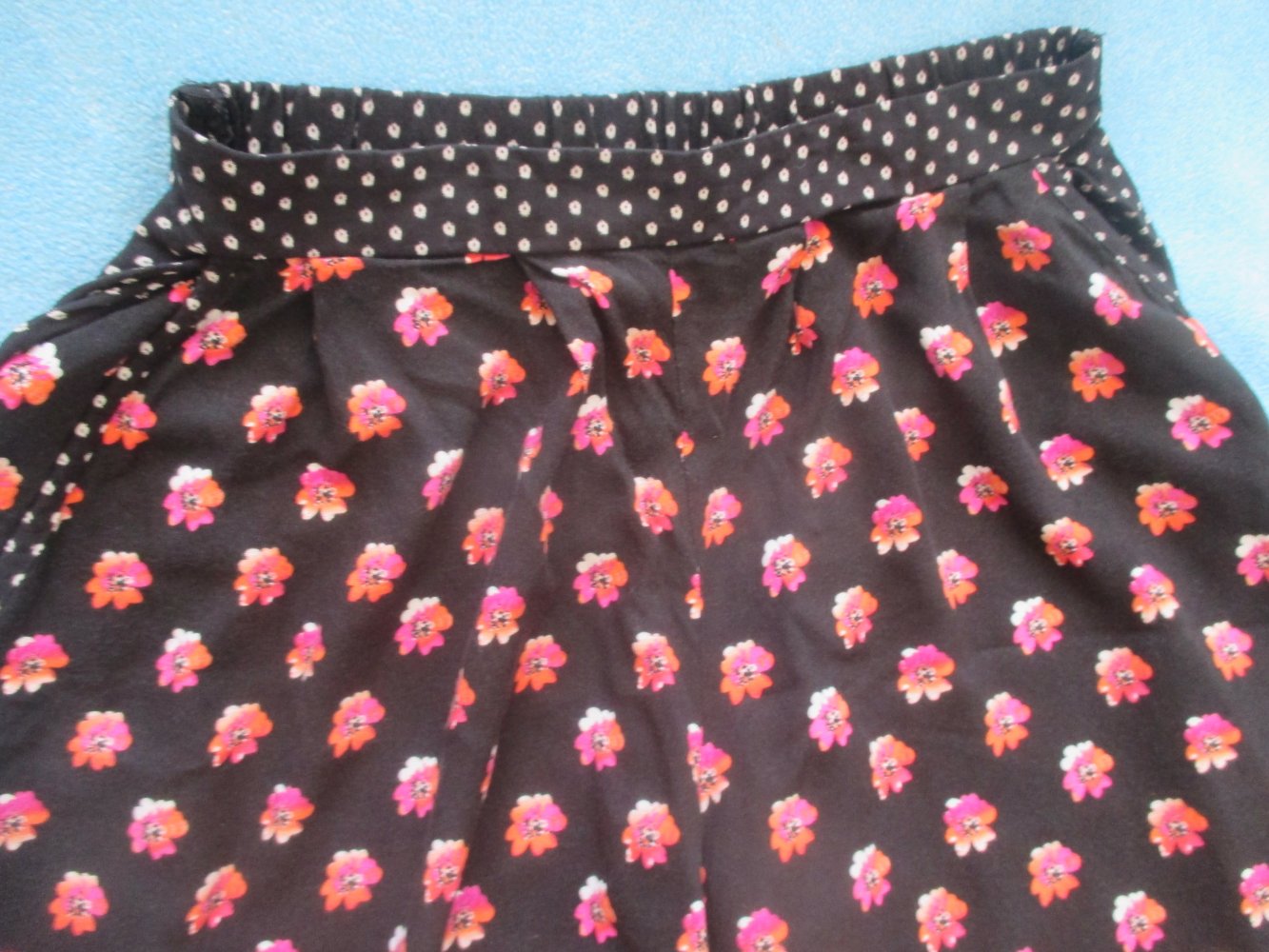 NEU * Edel * Blumen * Blüten * Flower- Power - Style * Gummizug- Bund * Palazzo * Marlene * Schlag * Hose 