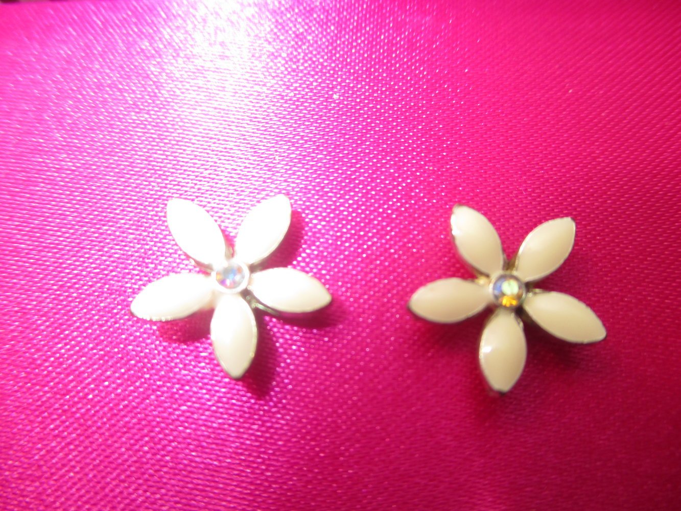 NEU in Original Schachtel * Drei Paar * Strass- Kristalle * Ohrringe * Ohrstecker * Blume * Blüten * Stern * Zirkonia 