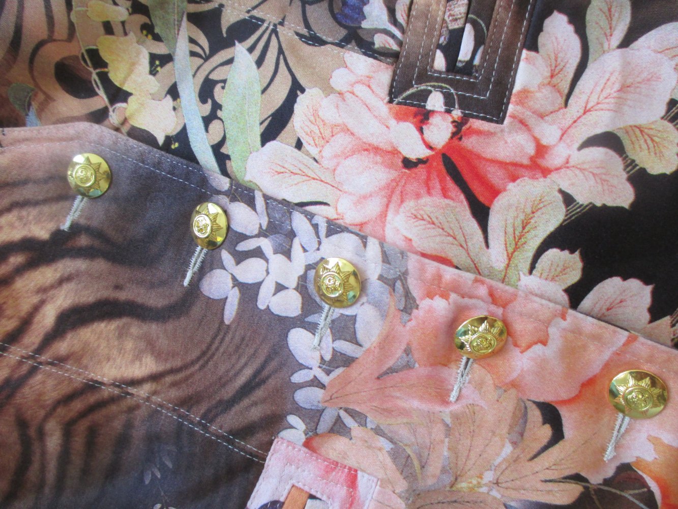  NEU mit Etikett * Blumen * Blüten * Flower- Power * Animal * Boho * Hippie- Style * Ärmellose * Kurz * Weste * Jacke 