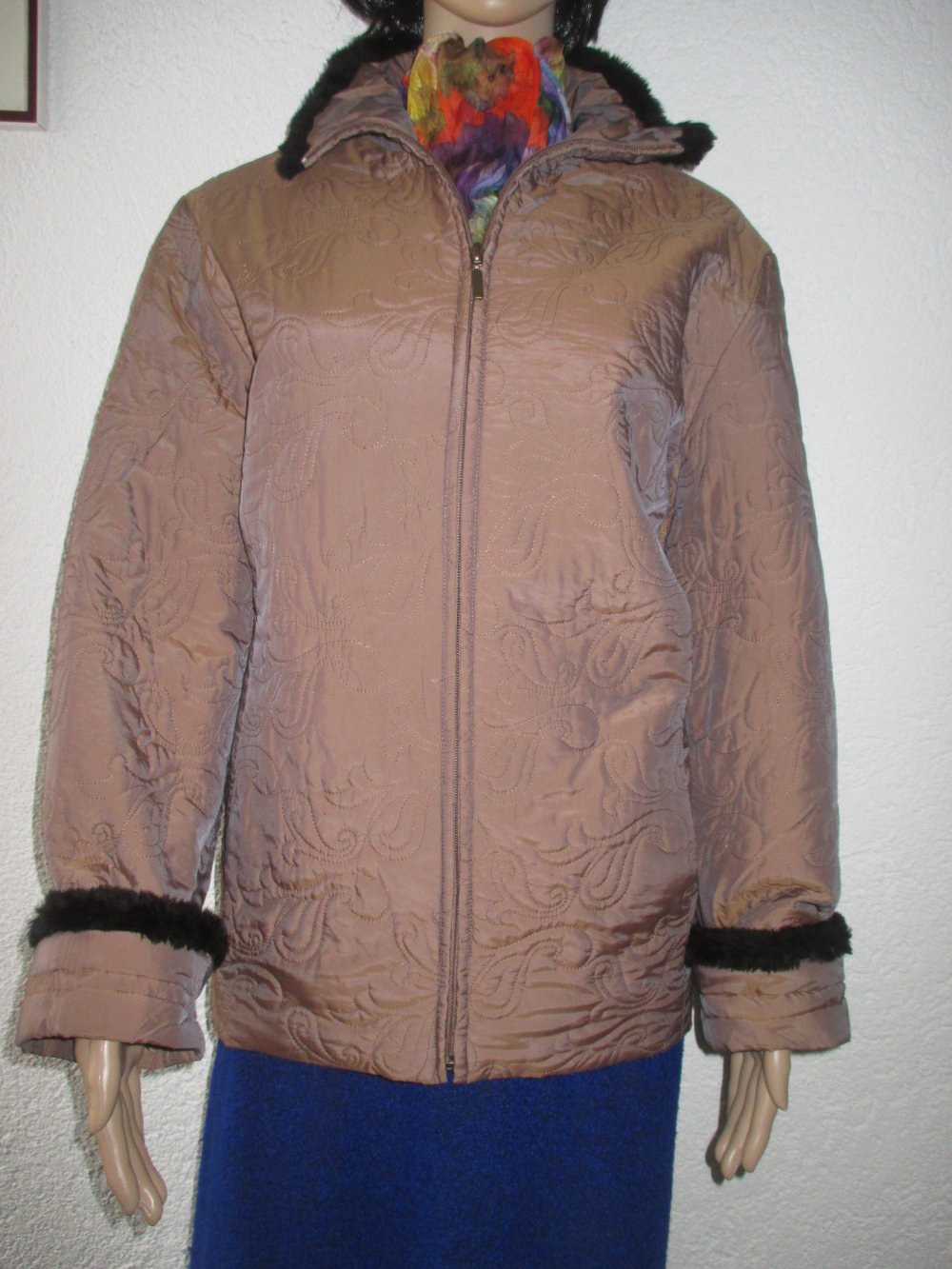 NEU * Edel * klassisch * DESIGNER * Barock * Rokkoko * Stickerei * Stepp- Jacke mit Fake Fur * Webpelz * Gr. 38- 40/ S- M * schoko- braun * schwarz *