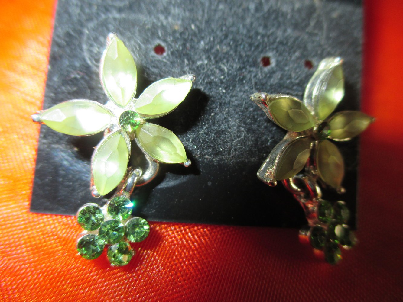 NEU mit ETIKETT Blumen Blüten Flower- Power Glitzer Swarovski Strass Kristalle Steine Ohrringe Ohrhänger 