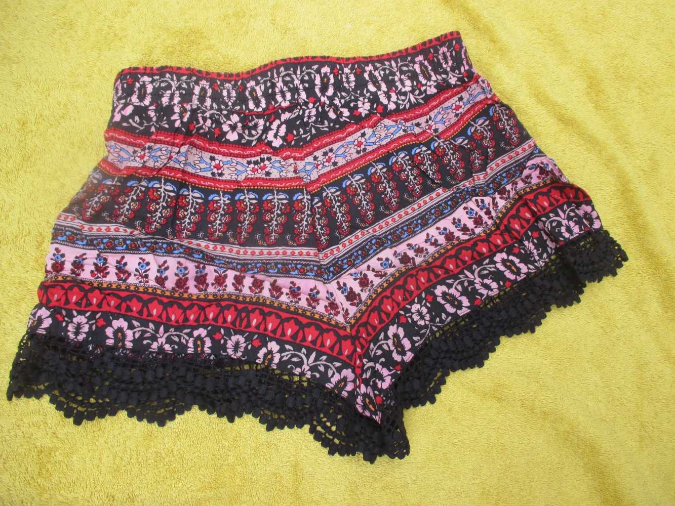 NEU * Häckel- Spitze * Boho * Gummizug * Reinschlüpf * High- Waist * Hotpants * Bermuda- Short * Hose 