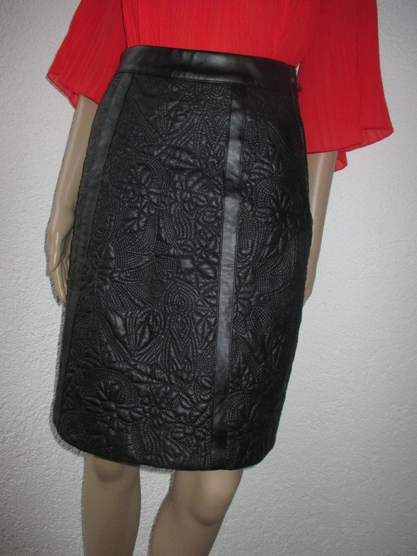 NEU mit ETIKETT * Blumen * Blüten * Flower * Prägung * Steppung * Leder- Imitat * Vegan * A-Linie * Midi * High Waist * Rock 