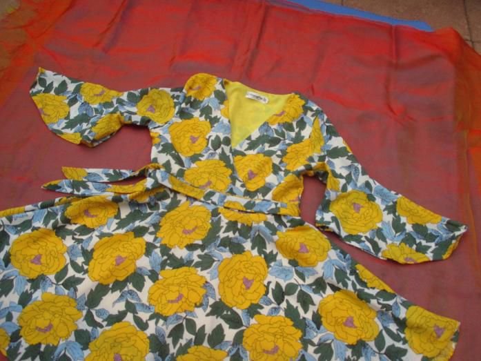 NEU * Romantik * Blumen * Blüten * Flower- Power * Hippie * Flamenco * Festival * Gipsy * Seiden- Chiffon * Wickeloptik * Tellerrock * Mini-  Kleid 