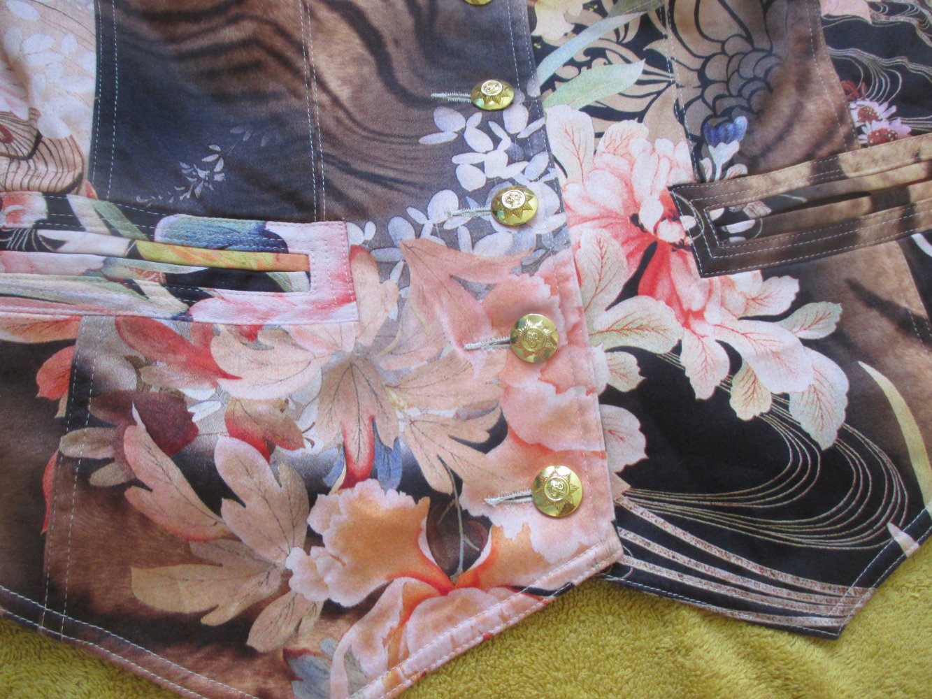  NEU mit Etikett * Blumen * Blüten * Flower- Power * Animal * Boho * Hippie- Style * Ärmellose * Kurz * Weste * Jacke 
