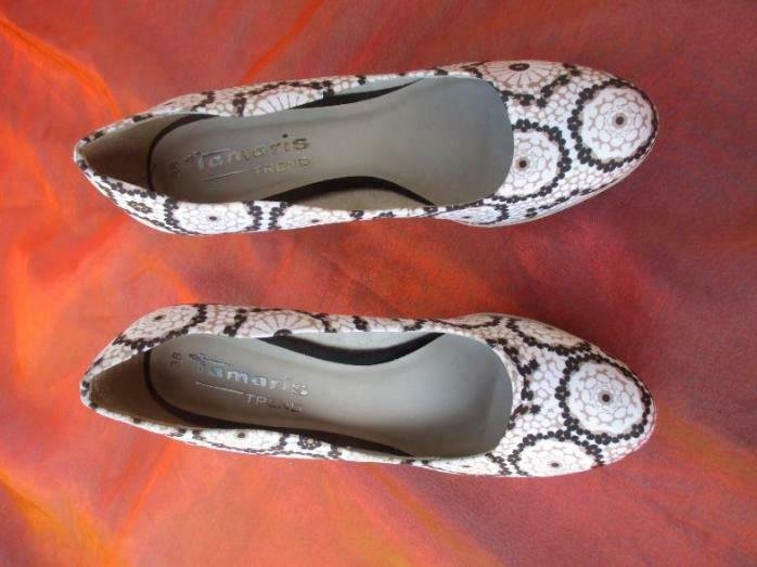 NEU und ungetragen * Retro * Hippie * Blumen * Blüten * Grafik * High- Heels * Plateau * Pumps * Schuhe 