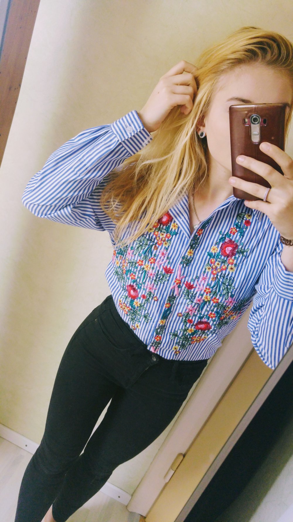Bluse mit Blumenstick blau-weiß gestreift Gr.38