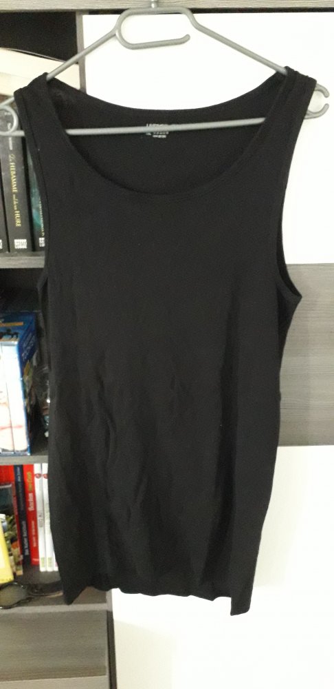 Schwarzes Top