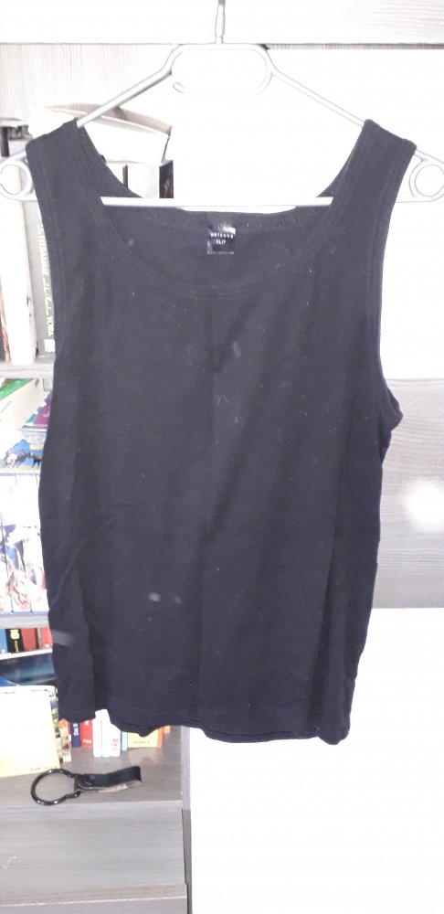 Schwarzes Top