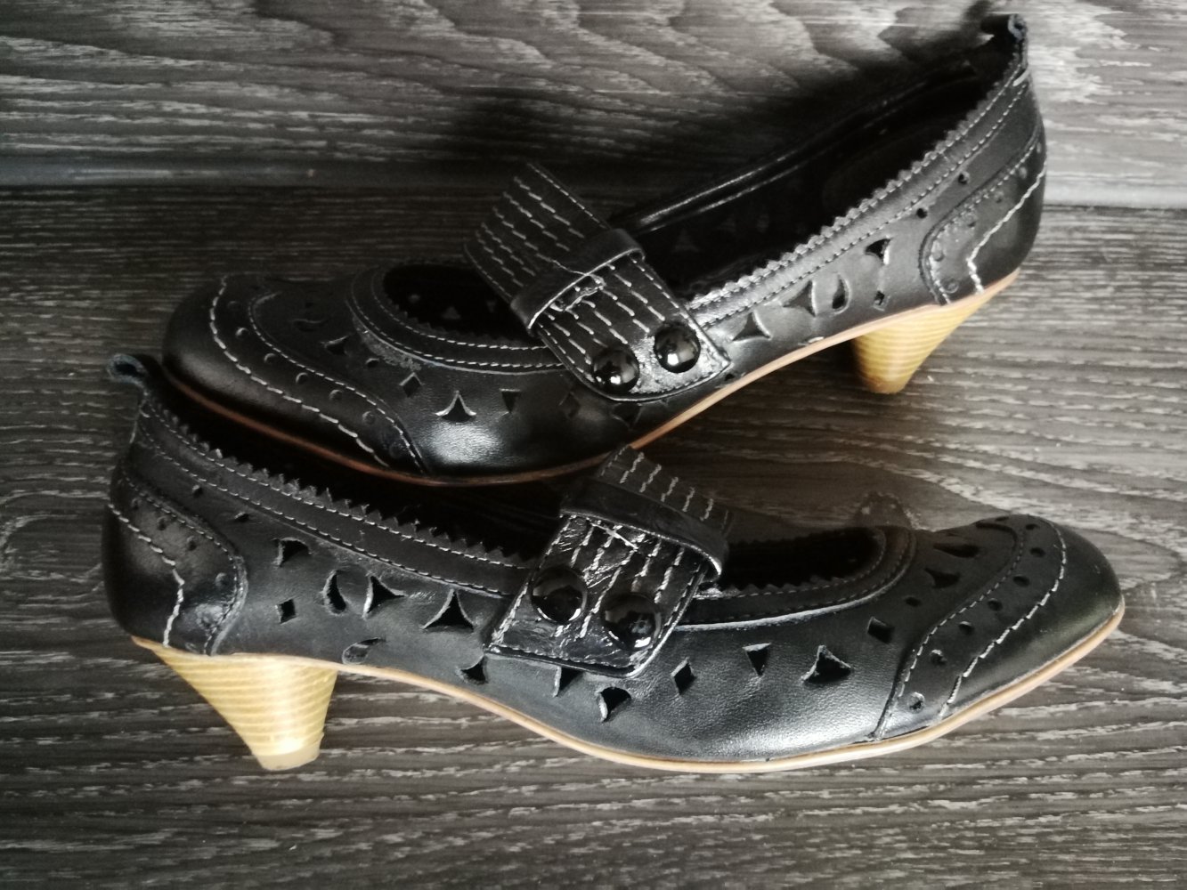 Bullboxer Lochmuster-Pumps