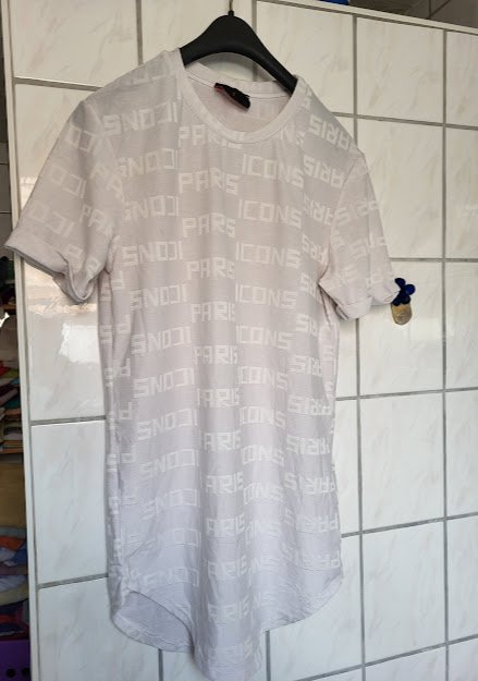 Cremefarbenes Shirt gr. S weisser aufdruck Paris Icon über das ganze shirt halbarm