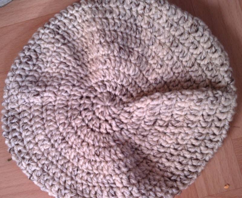 Runde Häkelmütze für Erwachsene  Handarbeit  beige/brauntöne  ist Neu