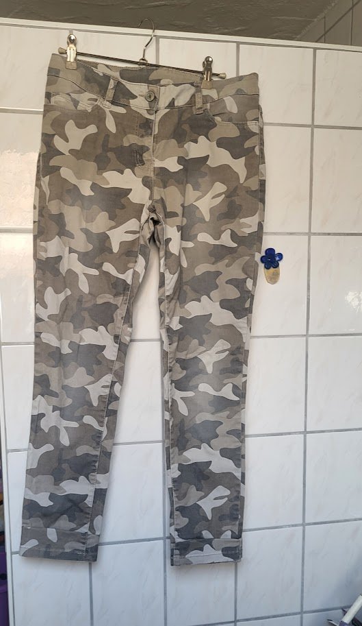 Jeans in grauem Carmouflagemuster gr. 40 stretch