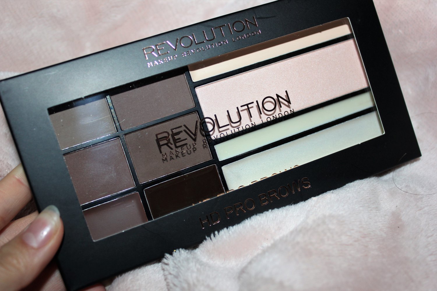 Makeup Revolution HD Pro Brows medium to dark NEU