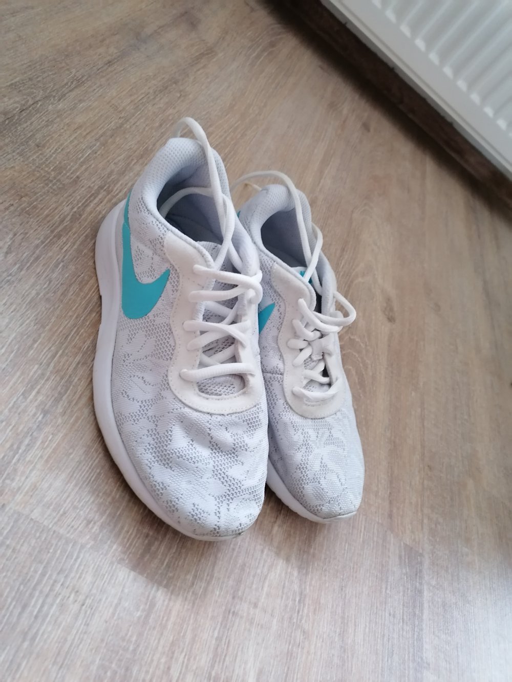 Nike Sneaker im Blumenmuster 