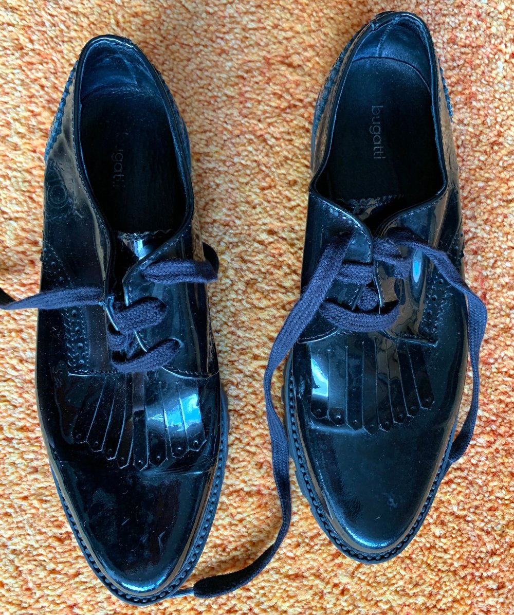 Damen Schuhe echtes Lackleder Gr.39 in Schwarz von Bugatti 