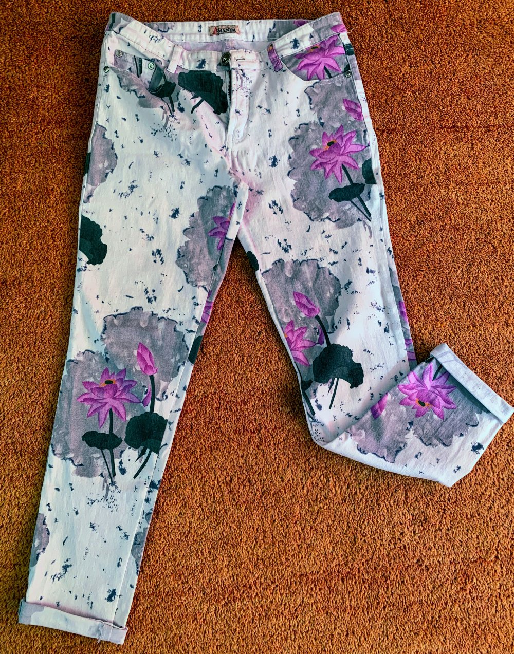 Damen Stretch Jeans Hose Gr.L von Manda Creme/Lila/Grün geblümt Figurformend & bequem NW 