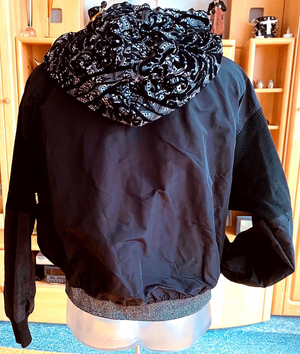 NEU Damen Blouson Bomberjacke Kapuze Gr.38 in Schwarz von Campione