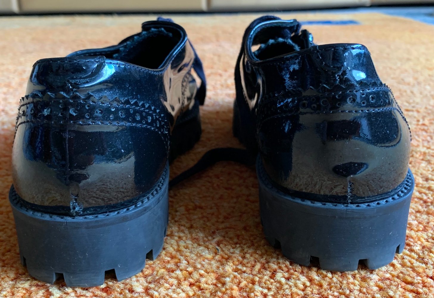 Damen Schuhe echtes Lackleder Gr.39 in Schwarz von Bugatti 