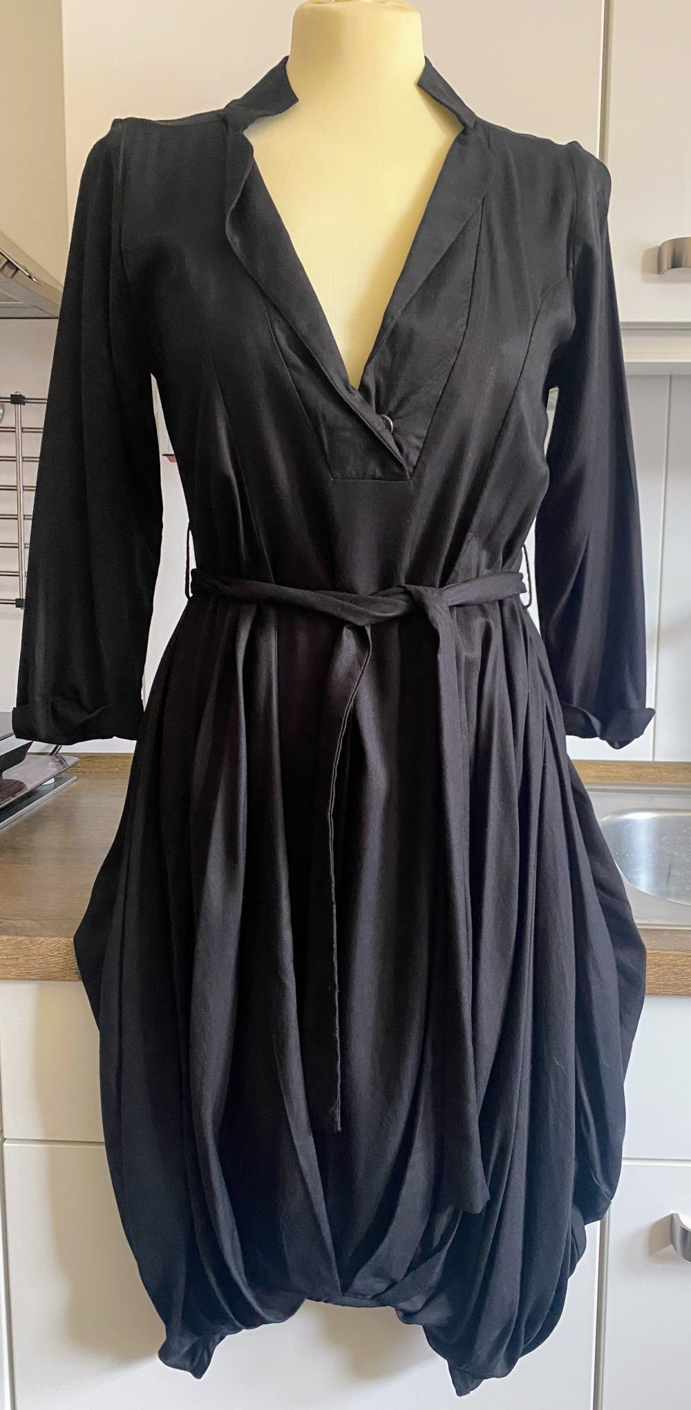 NEU Damenkleid in Ballonform, Gr.36, Schwarz von Malvin 