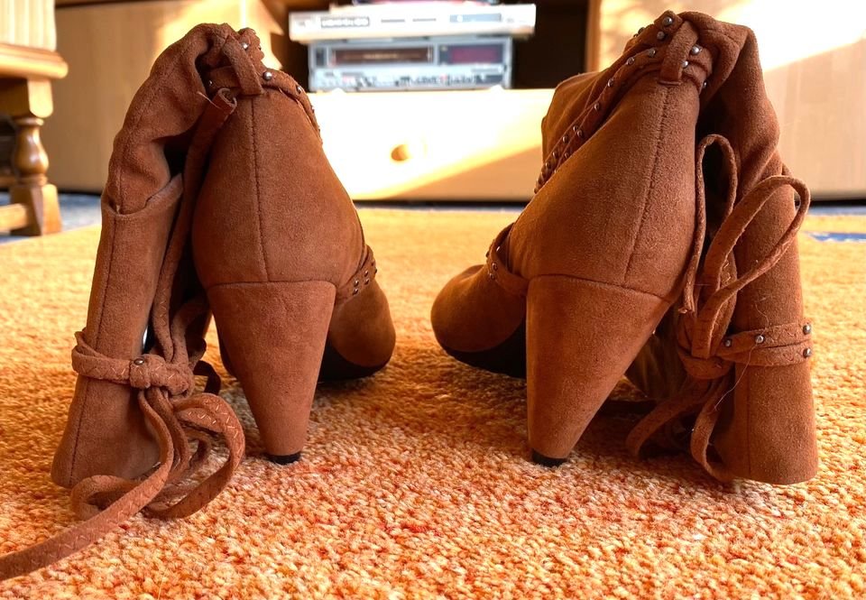 NEU Damen Stiefeletten Samt Imitat Gr.39 in Kognak