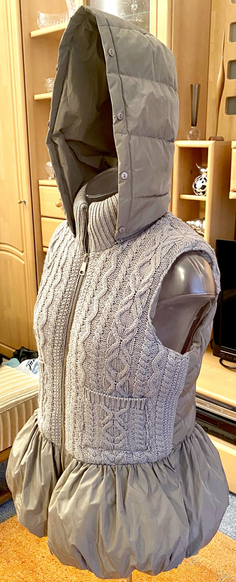 NEU! Damen Weste mit Kapuze wattiert winddicht Strick-Details Gr.M/L in Beige 