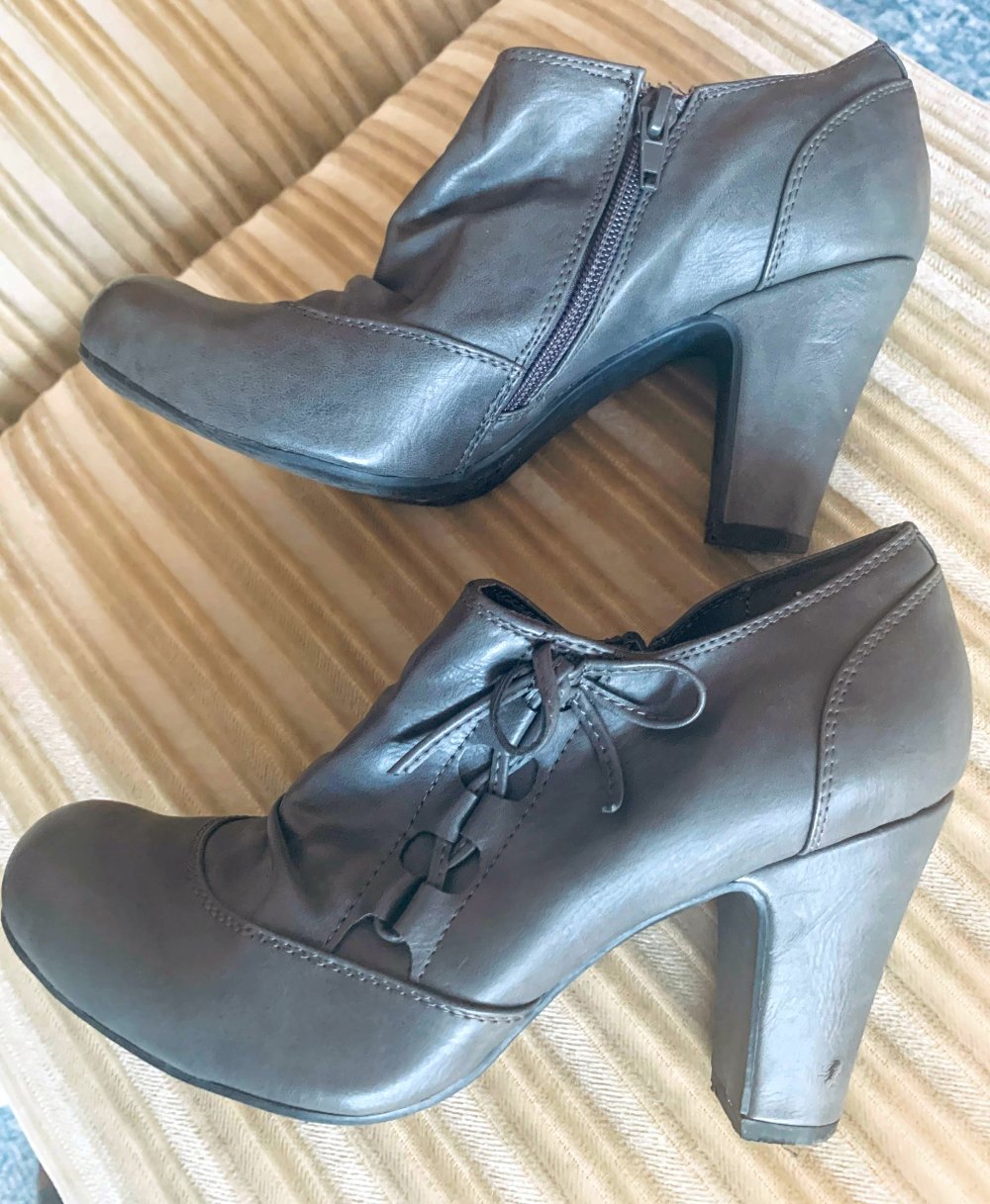 Damen Schuhe Pumps im eleganten Design Gr.39 in Grau von Graceland