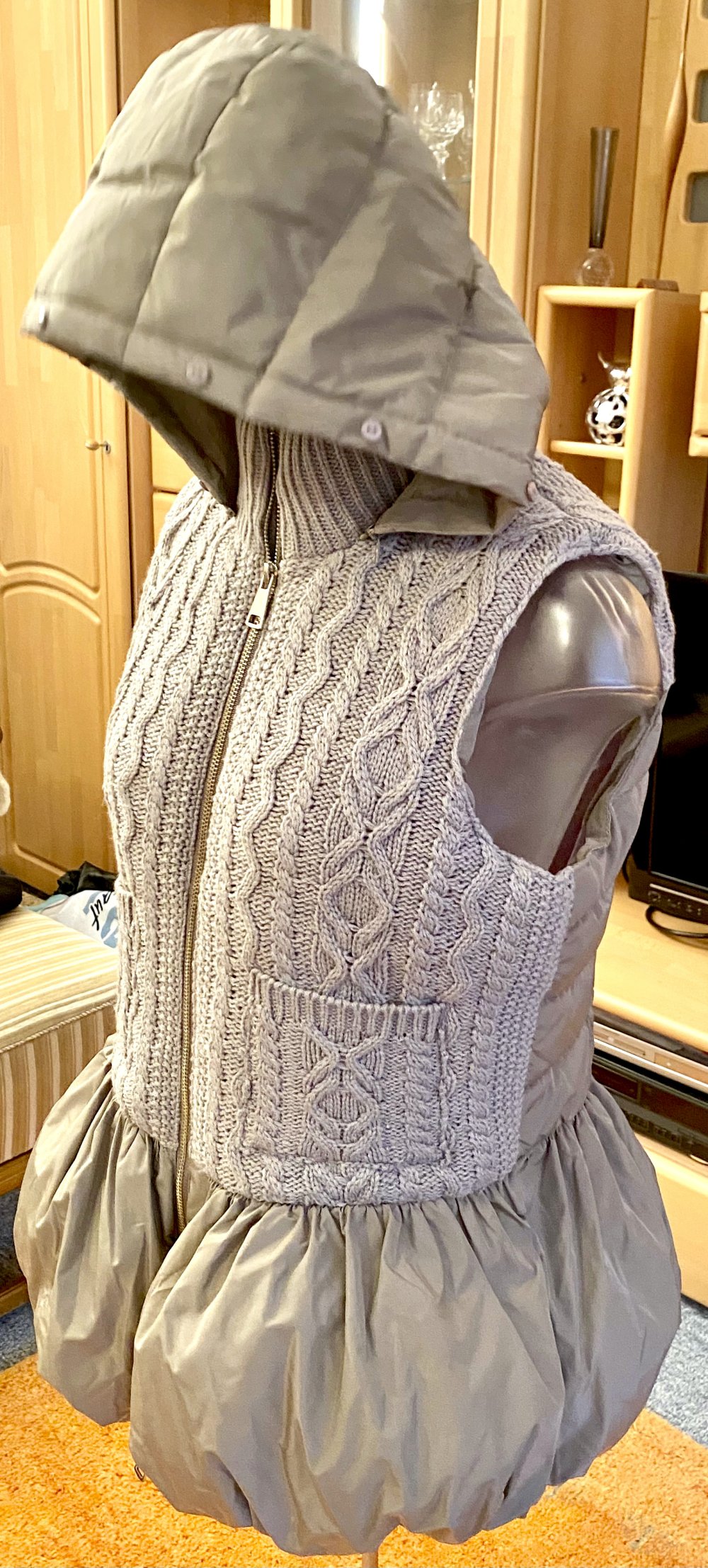 NEU! Damen Weste mit Kapuze wattiert winddicht Strick-Details Gr.M/L in Beige 