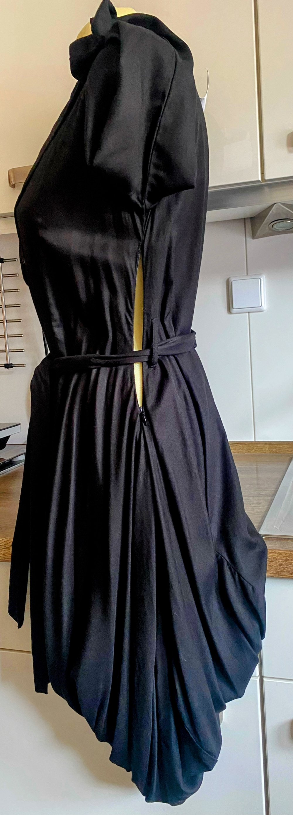 NEU Damenkleid in Ballonform, Gr.36, Schwarz von Malvin 