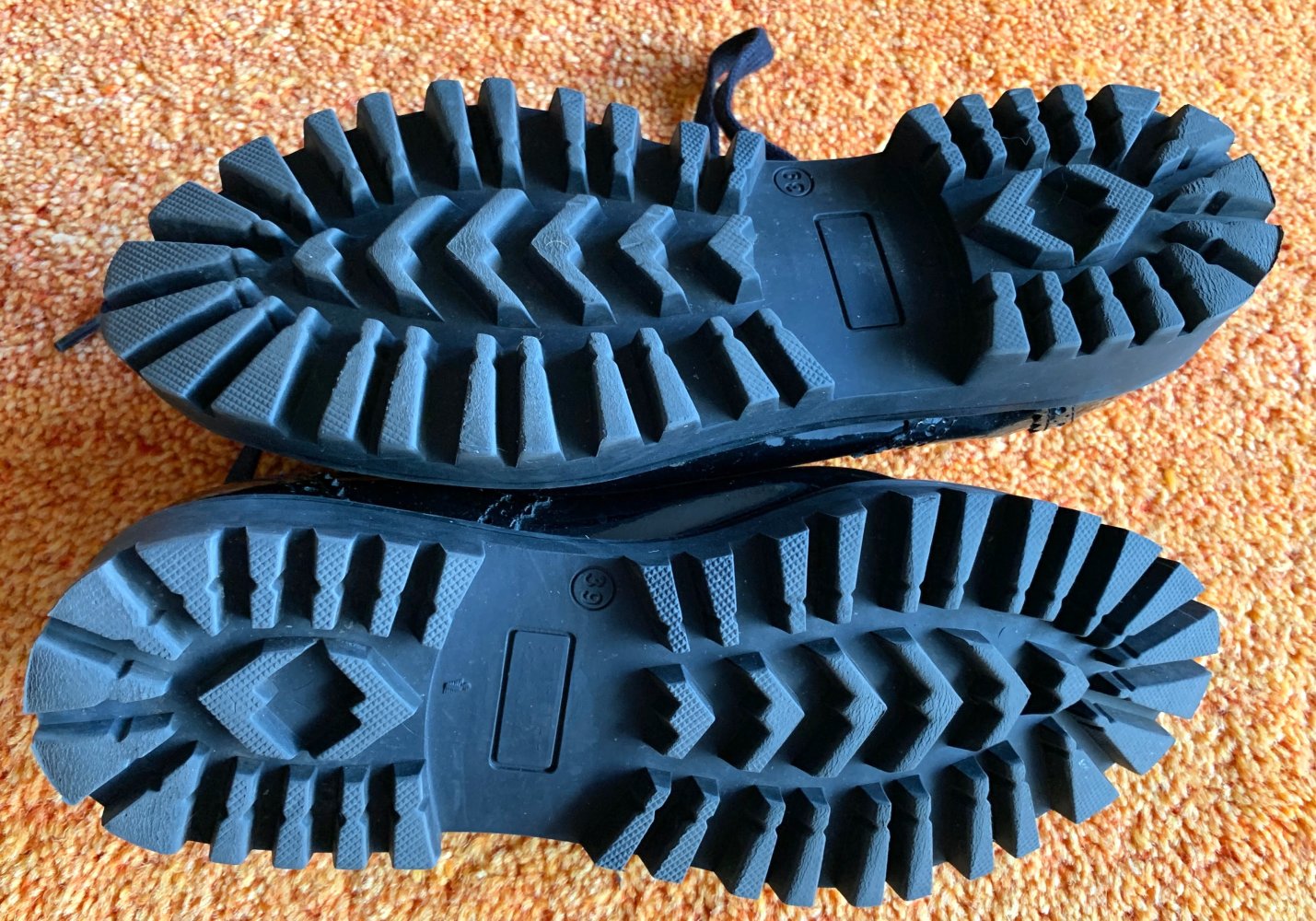 Damen Schuhe echtes Lackleder Gr.39 in Schwarz von Bugatti 